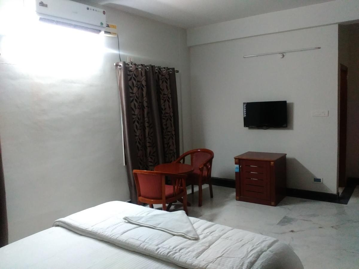 Fresh Living Prime Banjara Hotel Hyderabad Luaran gambar